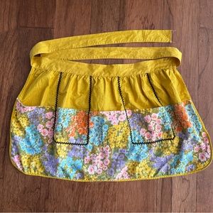 Vintage Handmade Apron Lots Of Pockets - Cute Rick Rack Design Love The colors!
